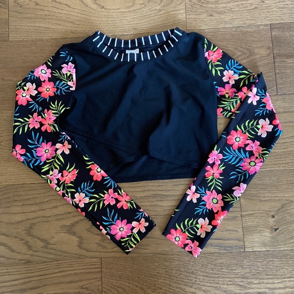 Art Class Girl’s Cropped Long Sleeve Rashguard - Picture 1 of 6